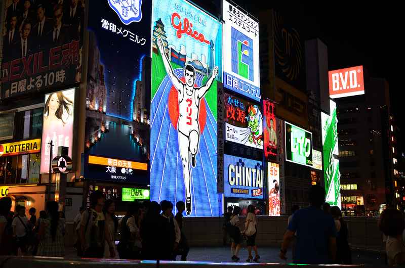 Verken de levendige neonlichten van Japan met jeugdreizen naar Japan – een avontuur in de stad die nooit slaapt.